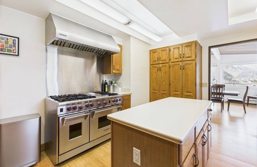 West Juneau House | Admiral’s View | Panoramic Views, Family Friendly