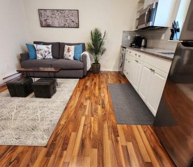 Langford Apartment | Adorable 1- Bedroom Suite in Langford