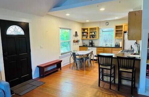 Old Bend House | Adorable 3 bedroom 1/2 mile to Downtown & Old Mill