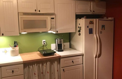 Bay Ho Condo | Adorable Cottage near Mission Bay, Monthy