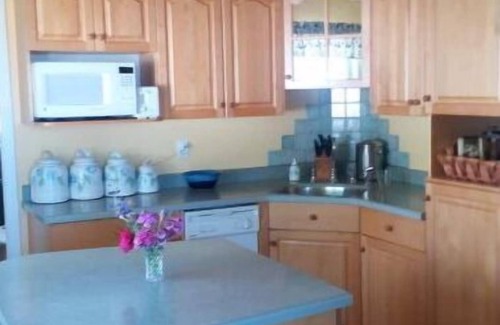 Lunenburg House | Adorable Home Sleeps 6 - Fabulous Gardens