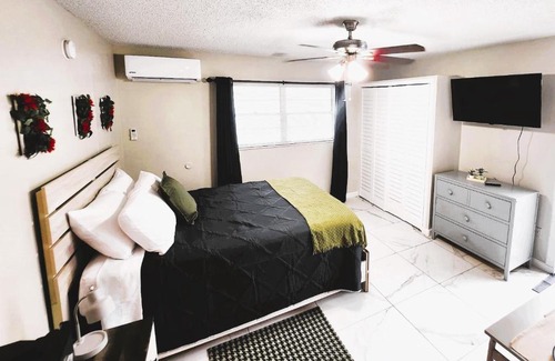 Lake Magdalene Apartment | Adorable Mini Suite in Tampa