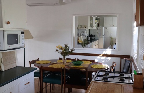 Ventnor House | Adrift at Ventnor, Pet Friendly on Phillip Island + wifi & linen
