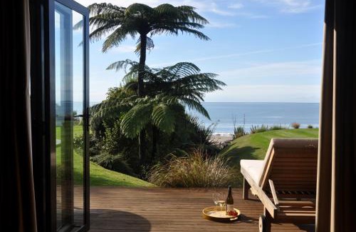 Parapara Resort | Adrift In Golden Bay- Absolute Beachfront Villas