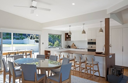 Merimbula Cabin | ADS on Collins - Pet friendly, 4 bedroom home