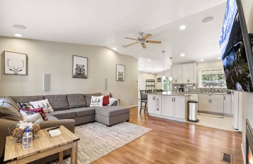 Tahoe Paradise House | Adventure Awaits - Single story 4 bed w hot tub