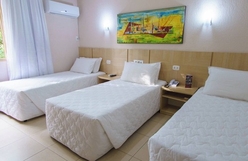 Foz do Iguacu City Centre Hotel | Adventure Awaits – Large Triple Twin Stay Near Bird Park & National Park Tours