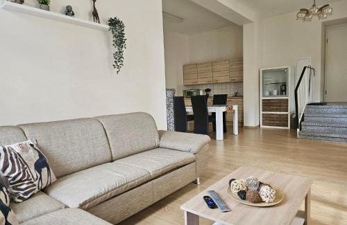 Kleinwelka Apartment | African Style in Kleinwelka