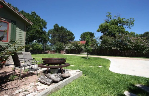 Fredericksburg Cottage | Agape Front Home, Sleeps 2-4, one block off Main St., 50A EV charging plug