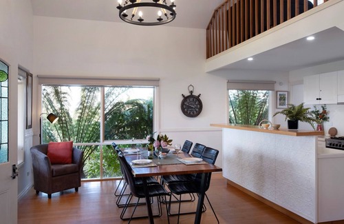 Daylesford House | Aggies Way - dog friendly with panoramic views