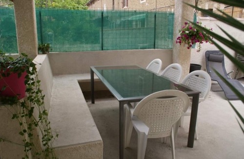 Salin-de-Giraud Apartment | Air-conditioned apartment for 5 people in the Camargue: beaches, nature, kite-surfing, wifi.