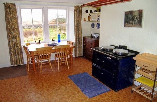 Castle Douglas Cottage | Airie Farmhouse - a house that sleeps 7 guests in 3 bedrooms