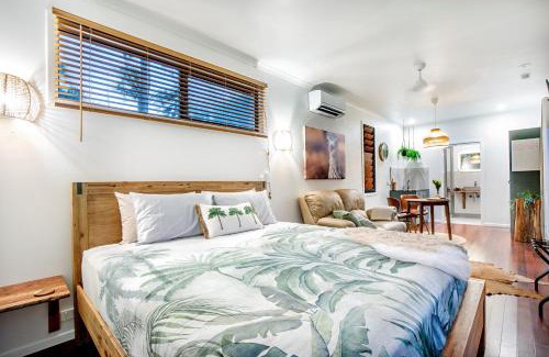 Woodwark Cabin | Airlie Beach Eco Cabins - Adults Only