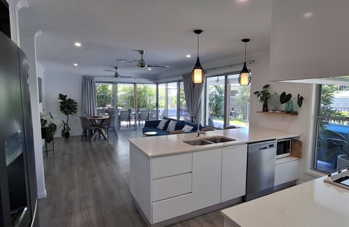 Jubilee Pocket House | Airlie Beach Family Tropical Retreat w/large outback entertainment patio & pool