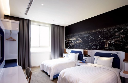 West District Hotel | Airline lnn Green Park Way