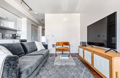 Wilburton Apartment | Airy Bellevue Studio w/Gym, W/D, near Spring District, by Blueground