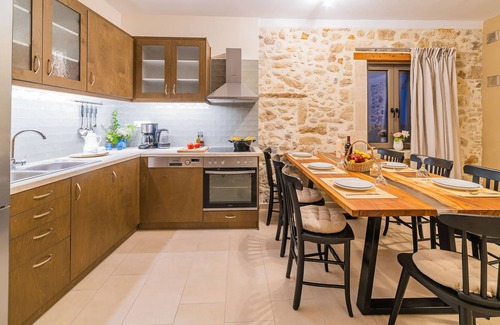 Agia Paraskevi Villa | AKALLI VILLA WITH SWIMMING POOL AND HOT TUB