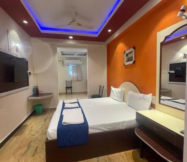 Kanchipuram Hotel | AKG Lodge