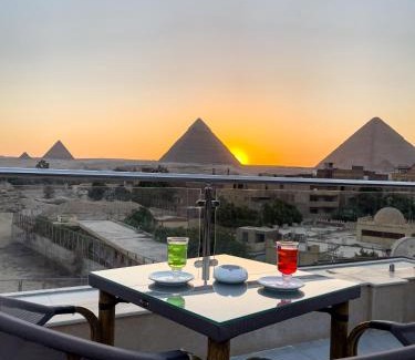 Kafrat al Jabal Hotel | AKHNATON Pyramids View Hotel With Rooftop Access & free airport pickup