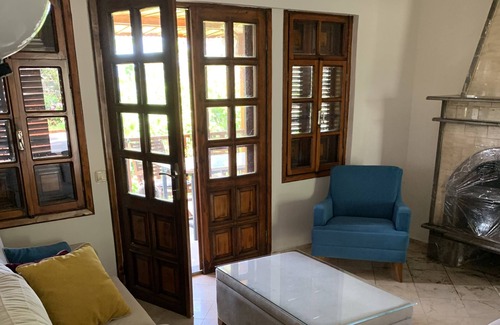 Akyaka House | Akyaka dag ve deniz manzaralı, orman yanında, guneslenme teraslı, Bahçeli