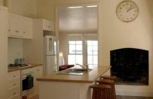 Portland House | ALANDRA - Light Filled | Centrally Located | Heating