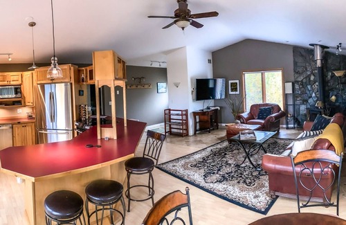 Meadow Lakes House | Alaska Adventure Awaits: Charming Lakeside Living