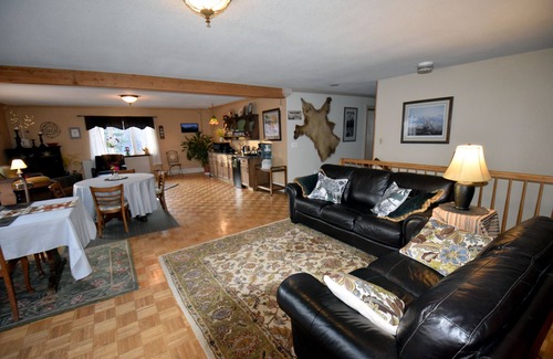 Fairbanks Cabin | Alaska Grizzly Lodge