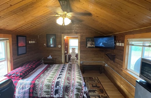 Badger Bed & Breakfast | Alaska log cabins on the pond B & B