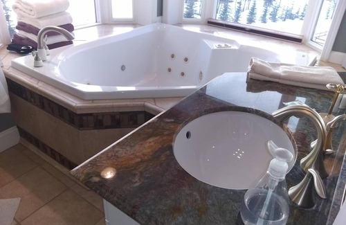 Mid-Hillside Bed & Breakfast | Alaska Sundance Retreat B&B