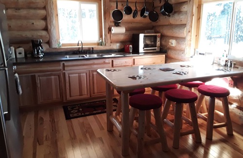 Sterling Cabin | Alaskan Wooden Bear Cabins - Denali Cabin