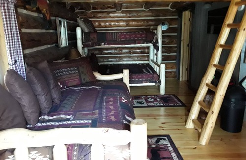 Sterling Cabin | Alaskan Wooden Bear Cabins - Bears Den