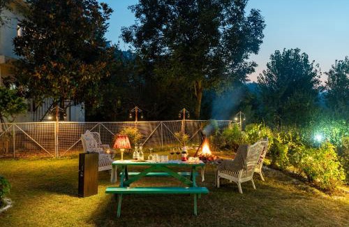 Dharampur Villa | Alaya Stays 3 BHK Pet-friendly with Garden - Chalet Vie Villa