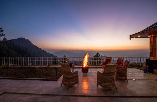 Theog Villa | Alaya Stays Lafu Woodscave Room with Attic & Hill views