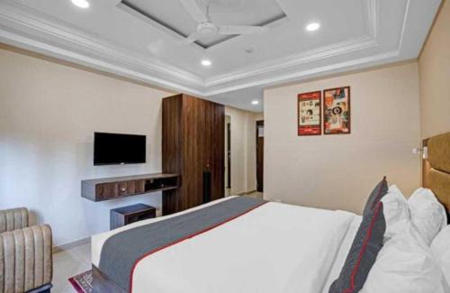 Vastrapur Hotel | Alba Premier, Ahmedabad