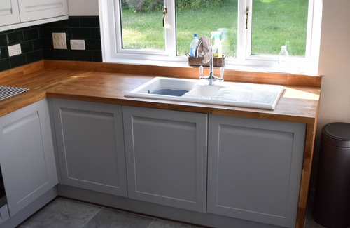 Rockcliffe Cottage | Albany Cottage - a cottage that sleeps 7 guests in 4 bedrooms