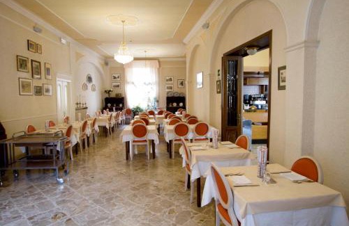 Varese Ligure Hotel | Albergo Amici