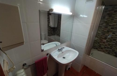 Granon Hostel | Albergue de Nuestra Señora Carrasquedo