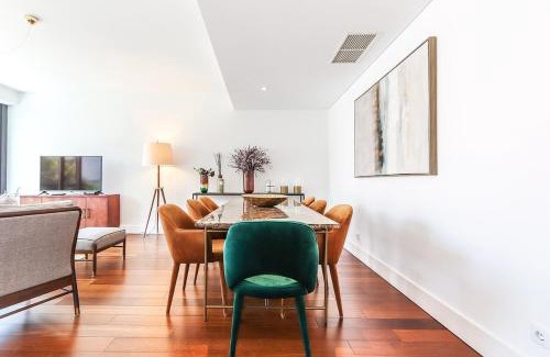 Santo Amaro Apartment | Alcantara Lovely With Balcony 2 Bdr Apt with AC