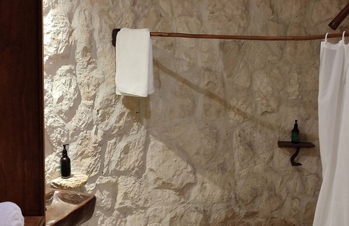 Puerto Morelos Hotel | Aldea Maya-Ha Cabañas con cenotes