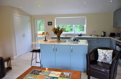 Newbridge Cottage | Alderneuk Lodge - a lodge that sleeps 3 guests in 2 bedrooms