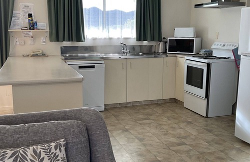 Alexandra Hotel | Alexandra Garden Court Motel