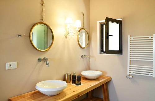 Bapiolos Villa | Alexandras's Mansion - Alexinia's House