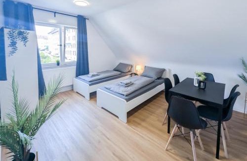 Winterhalde Apartment | ALFA Stuttgart 3 Zimmer 6 Betten Apartment Wasen MercedesBenz MHP Arena l Bad I Küche l WIFI & SmartTV l 3BR & 6 Beds l Bathroom l Kitchen