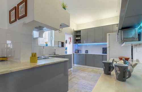 Praia da Rocha Villa | Algarve Unique Blue Villan50 m to beach/restaurants. 7 bedrooms. 20 min golf