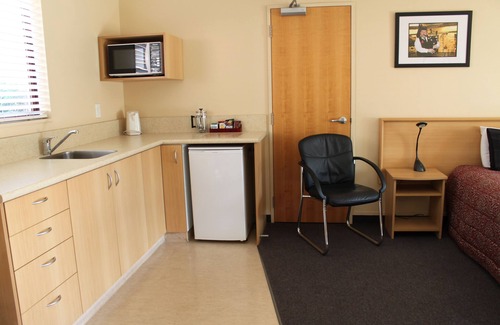 North Dunedin Hotel | Alhambra Oaks Motor Lodge