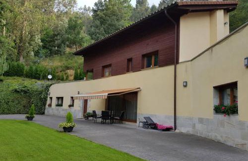 Getxo Villa | Aliga Etxea. Beach & Mountain Village