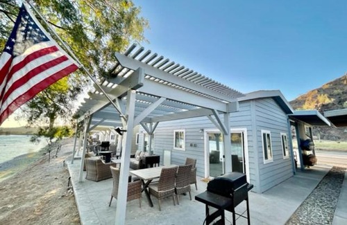 Parker Dam House | All-American Escape, Riverfront!