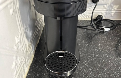 Warrenben House | All Decked out - Large wide decks and breathtaking views are what 'ALL DECKED OUT' is all about. Take in the National Park in one direction, the beautiful inland lakes on sunset to the rear and Kangaroo Island over the ocean in the distance.