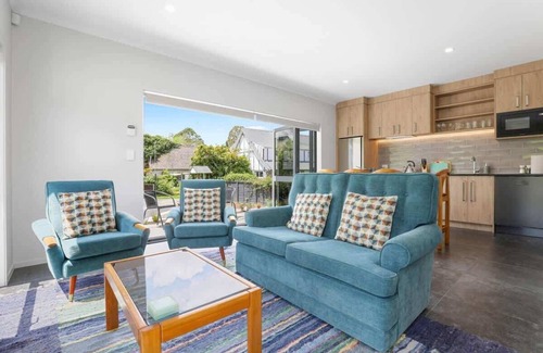 Springfield House | All Good | Modern & Close to the Redwoods Forest