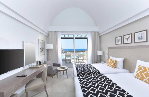 El Quseir Hotel | All-Inclusive Red Sea Stay | 3 Rooms, Pools, Spa, Tennis & Private Beach Access